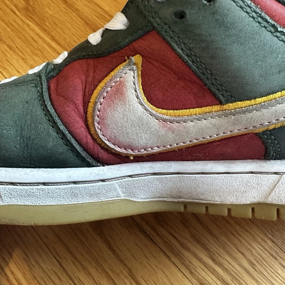 Nike SB Dunk‎ Low Pro Green Red Suede Skate Shoes Mens 9 FZ1287-300